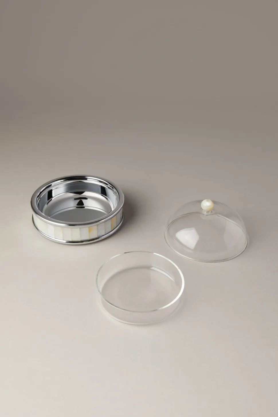 Aperitif bowl in mother of pearl
