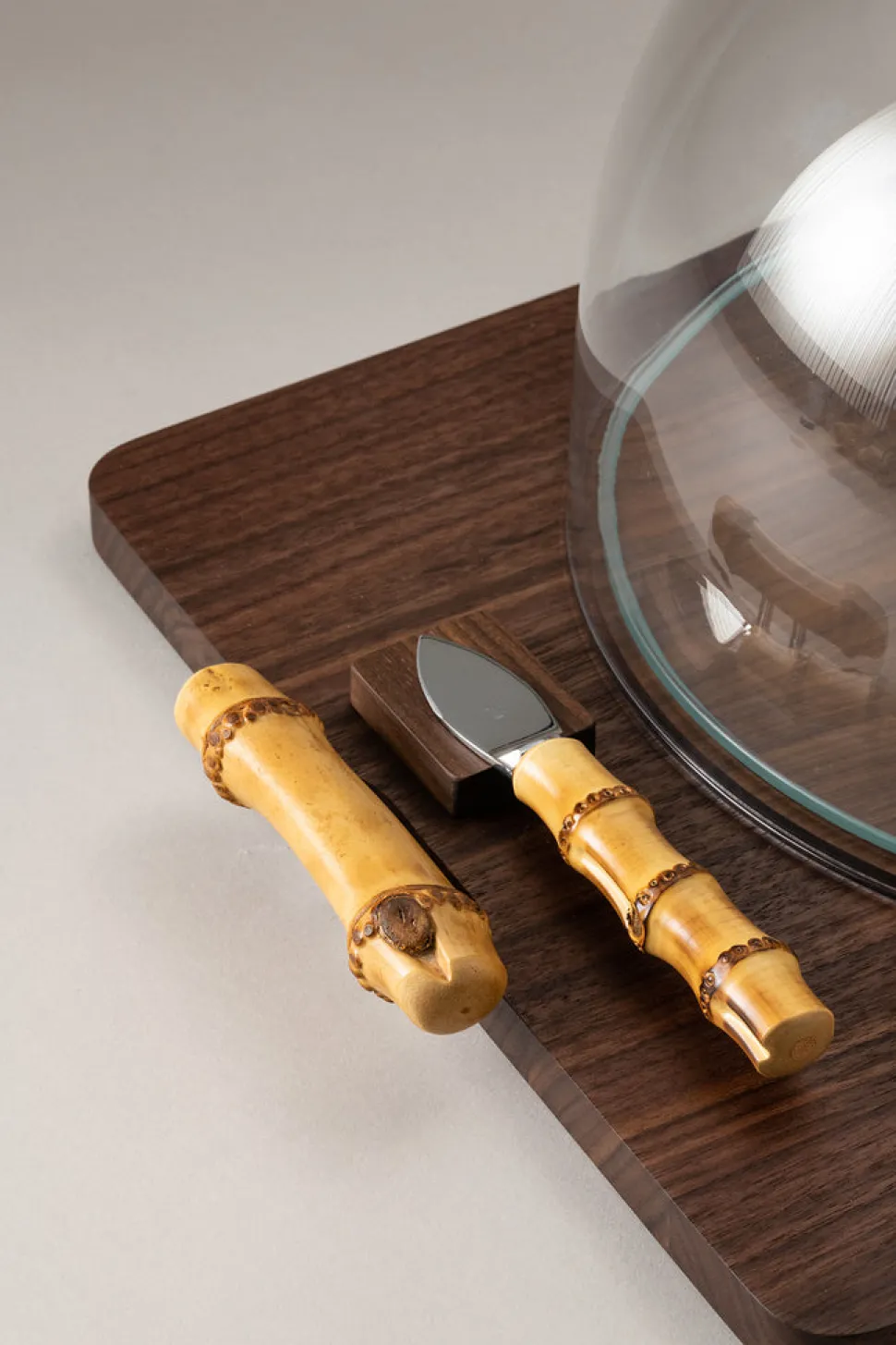 Bamboo root Cheese cutting board with dome