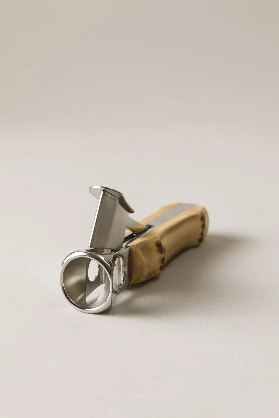 Bamboo root Cigar V cutter