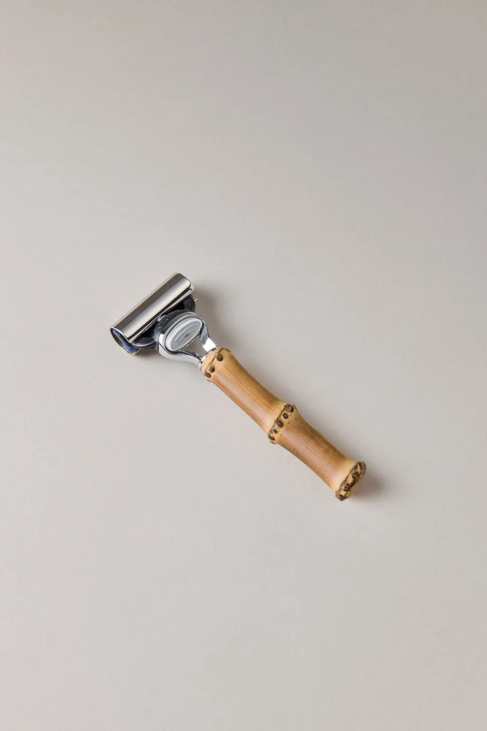 Bamboo root Fusion razor in bamboo