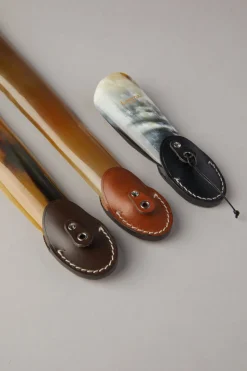 Calzante piatto con impugnatura cuoio - Flat shoehorn with cowhide handle