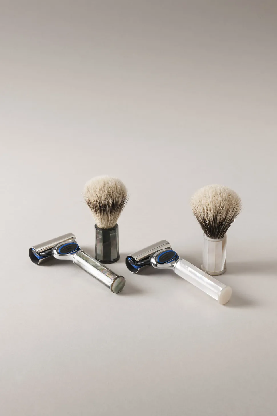 Mother of pearl Travelling shaving set