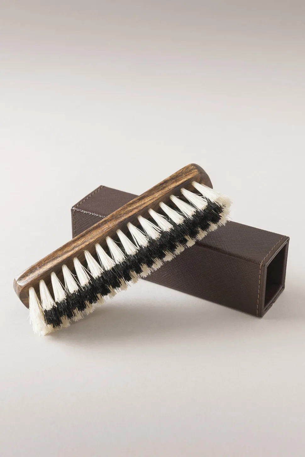 Ovangkol Travelling Cachemire brush in a leather case
