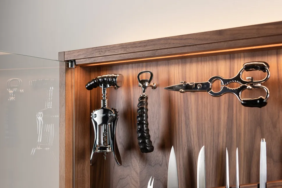 Springbok Medium cabinet wall-mounted knives set