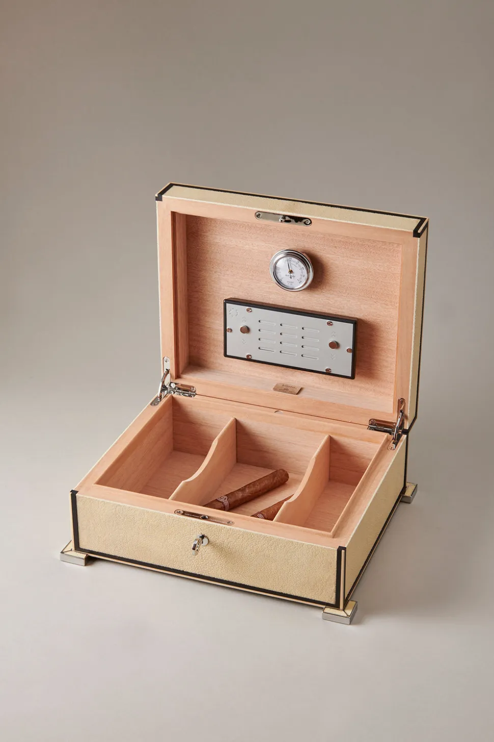 Stingray skin Medium cigar humidor box