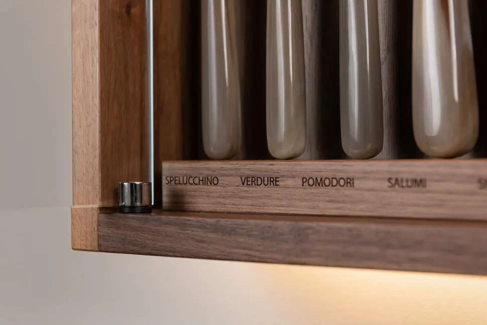 Zebu Medium cabinet wall-mounted knives set