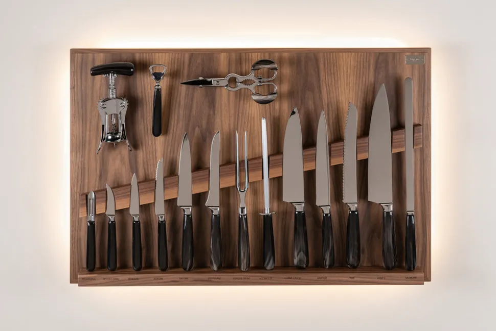 Zebu Medium wall-mounted knives set