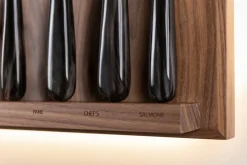Zebu Medium wall-mounted knives set