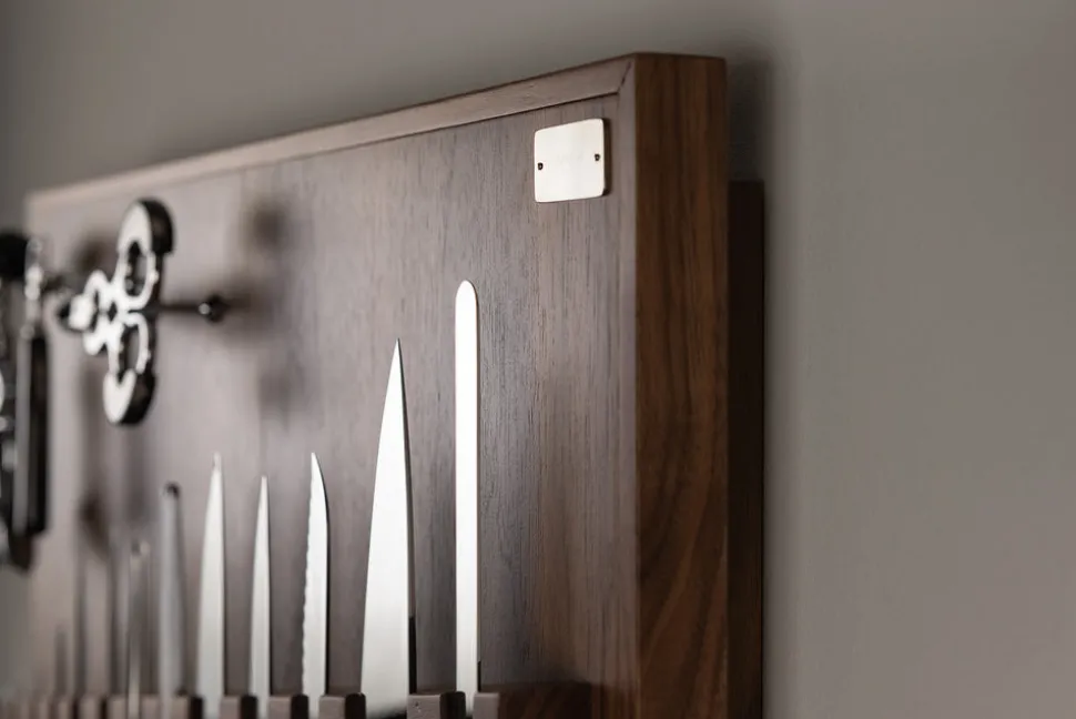 Zebu Medium wall-mounted knives set