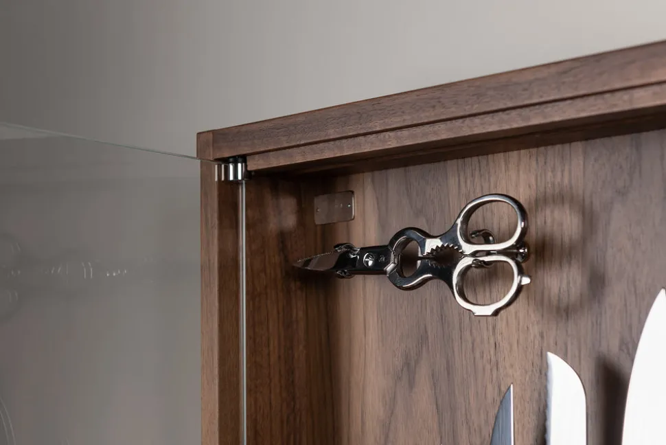 Zebu Small cabinet wall-mounted knives set